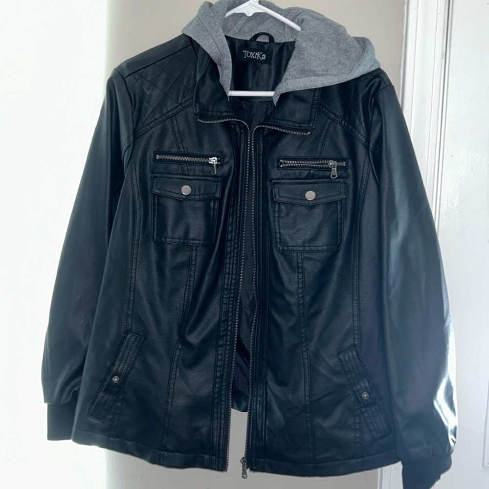 Toxik3 chamarra de piel sintética para mujer .. buenas condiciones size L